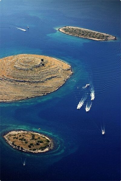 Kornati islands offer endless opportunities for sailing, swimming, snorkeling, but also eating as there are great restaurants in some of many lovely bays across the archipelago.